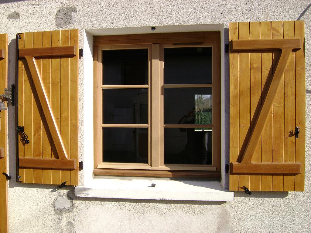 Fenêtres et volets en bois
